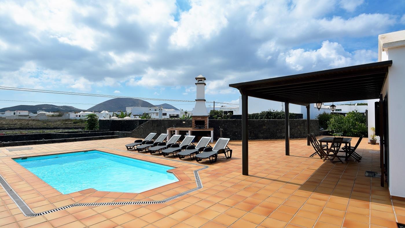 Villa Campesina Deluxe with Private Pool Tomaren 3 Bedrooms in San Bartolomé