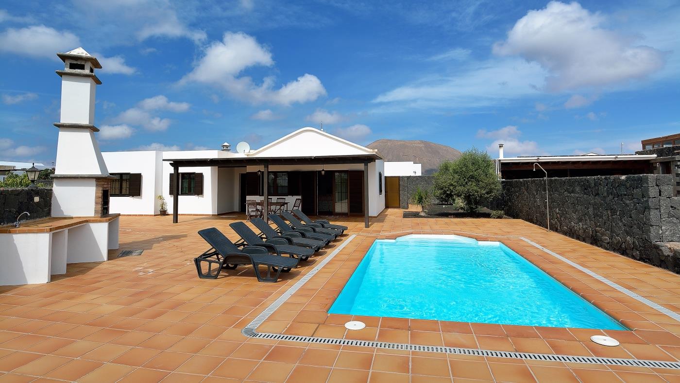 Villa Campesina Deluxe with Private Pool Tomaren 3 Bedrooms in San Bartolomé